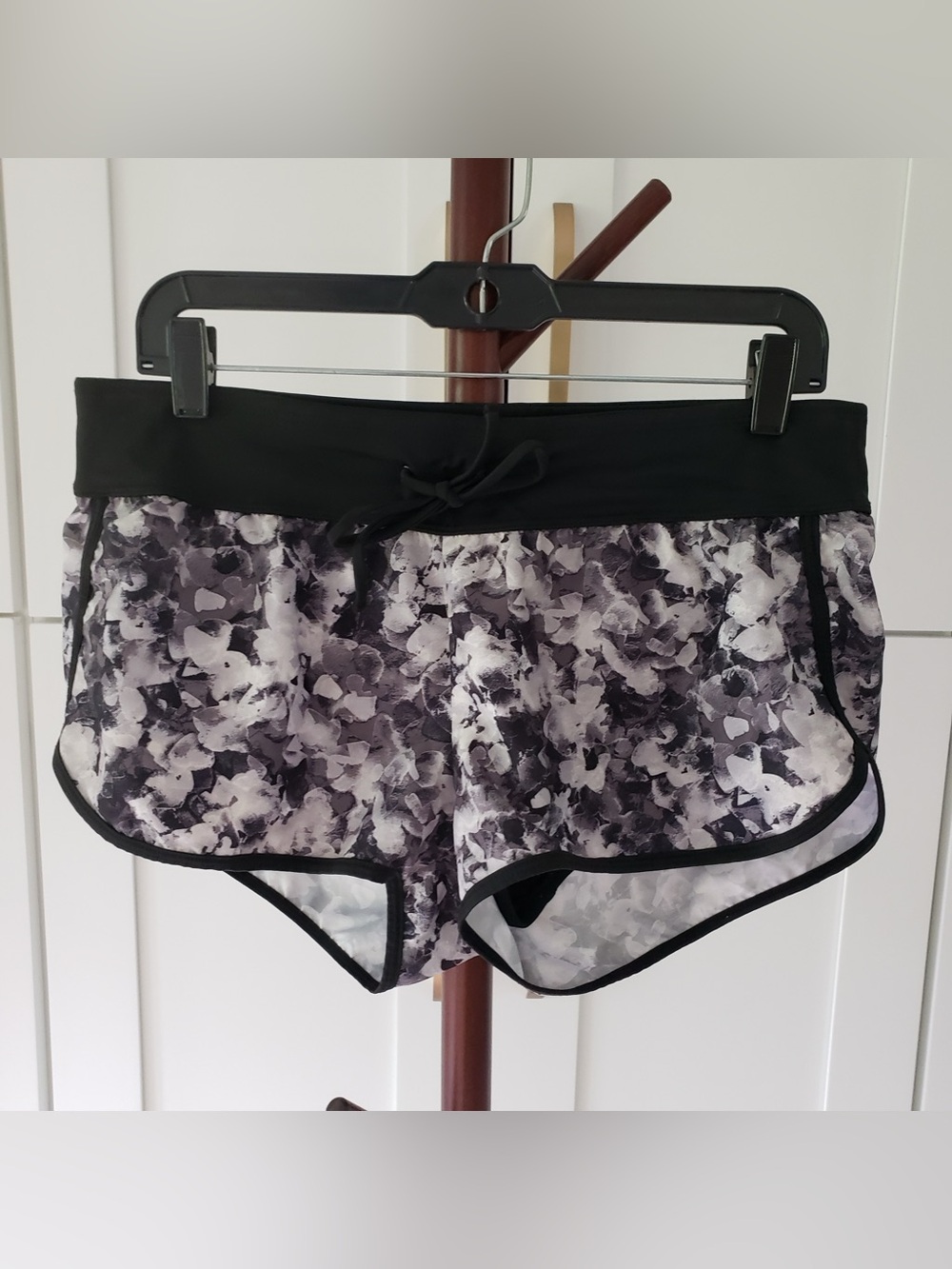 Everlast Black and Gray Floral-Print‎ Lounge Shorts